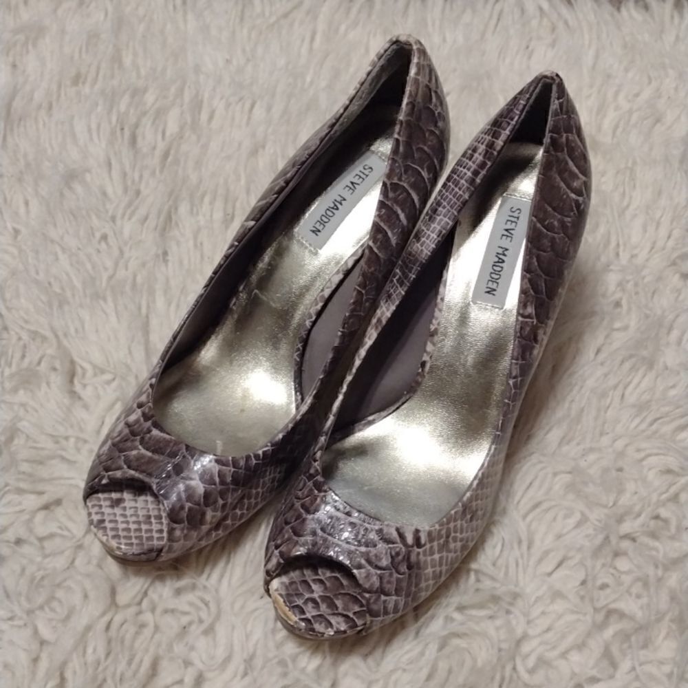 ‎steve madden snake print heels